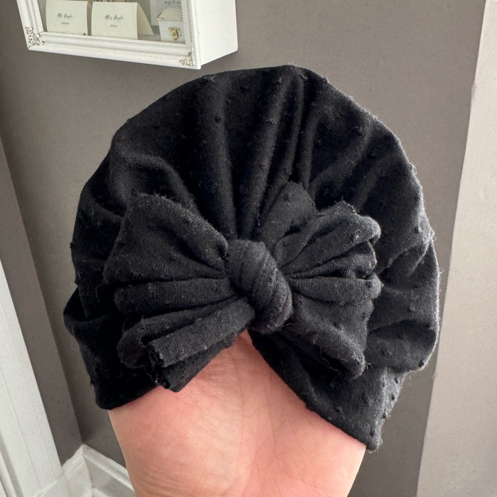 Black bunny knot